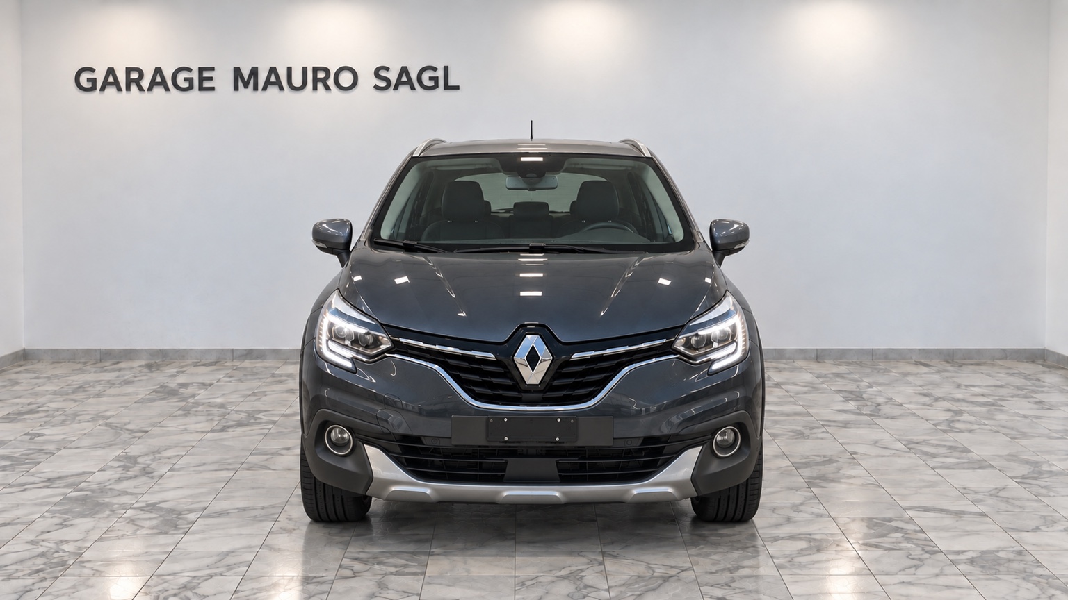 Renault Kadjar 1.6 dCi Bose 4WD grigia esposta al Garage Mauro